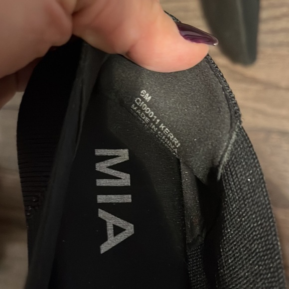 Cute black flats! Excellent condition. - Picture 3 of 3